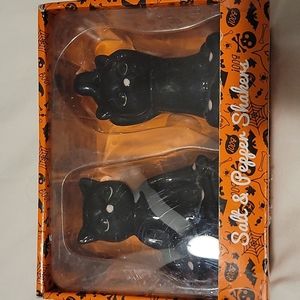 💛 Halloween Salt and Pepper Shakers